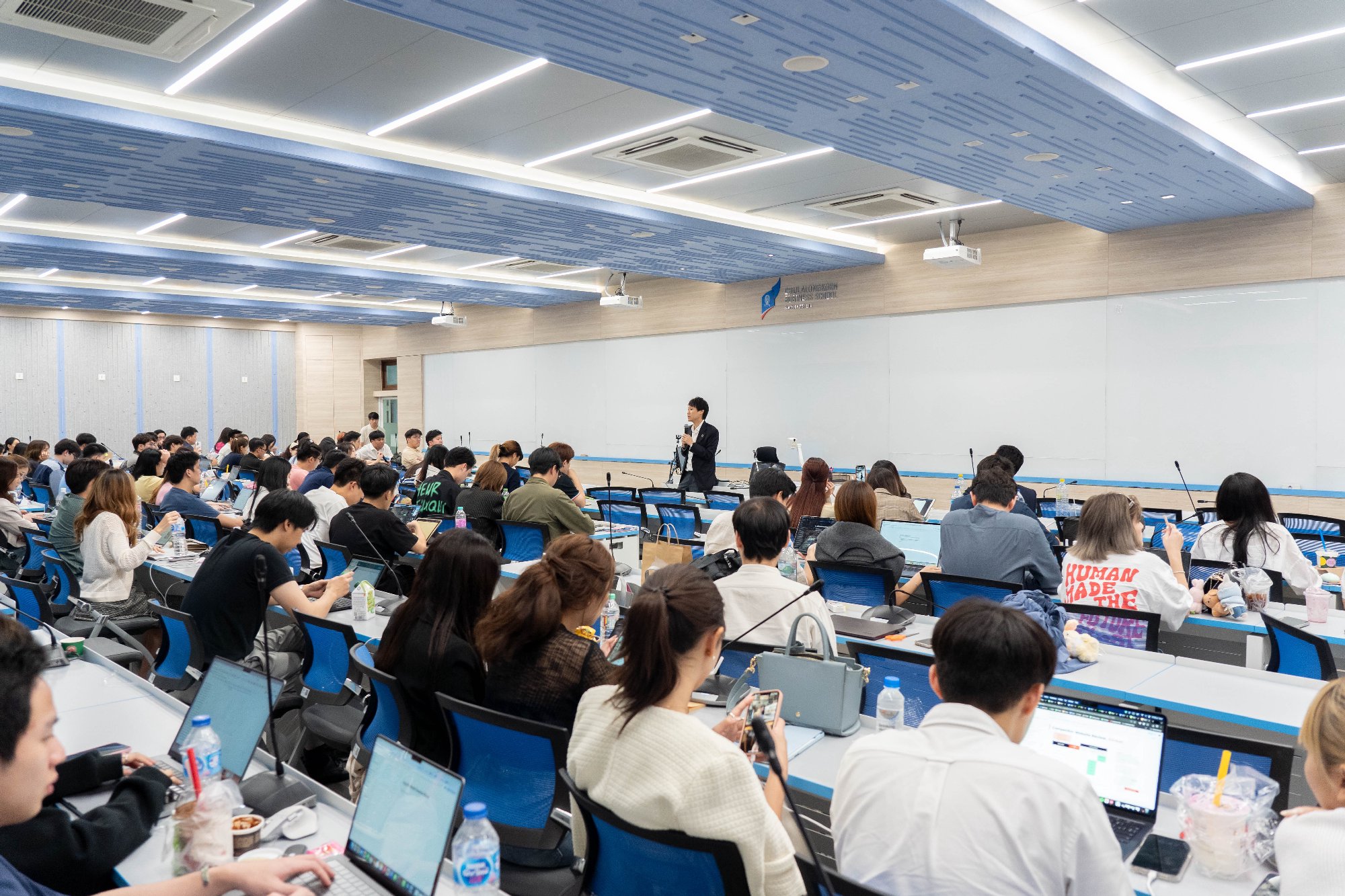 ขอขอบคุณคณะพาณิชยศาสตร์และการบัญชี จุฬาลงกรณ์มหาวิทยาลัย ที่ให้เกียรติเชิญผมไปเป็นผู้บรรยายในโครงการ Junior MBA Chula ภายใต้หัวข้อ "World Tr…