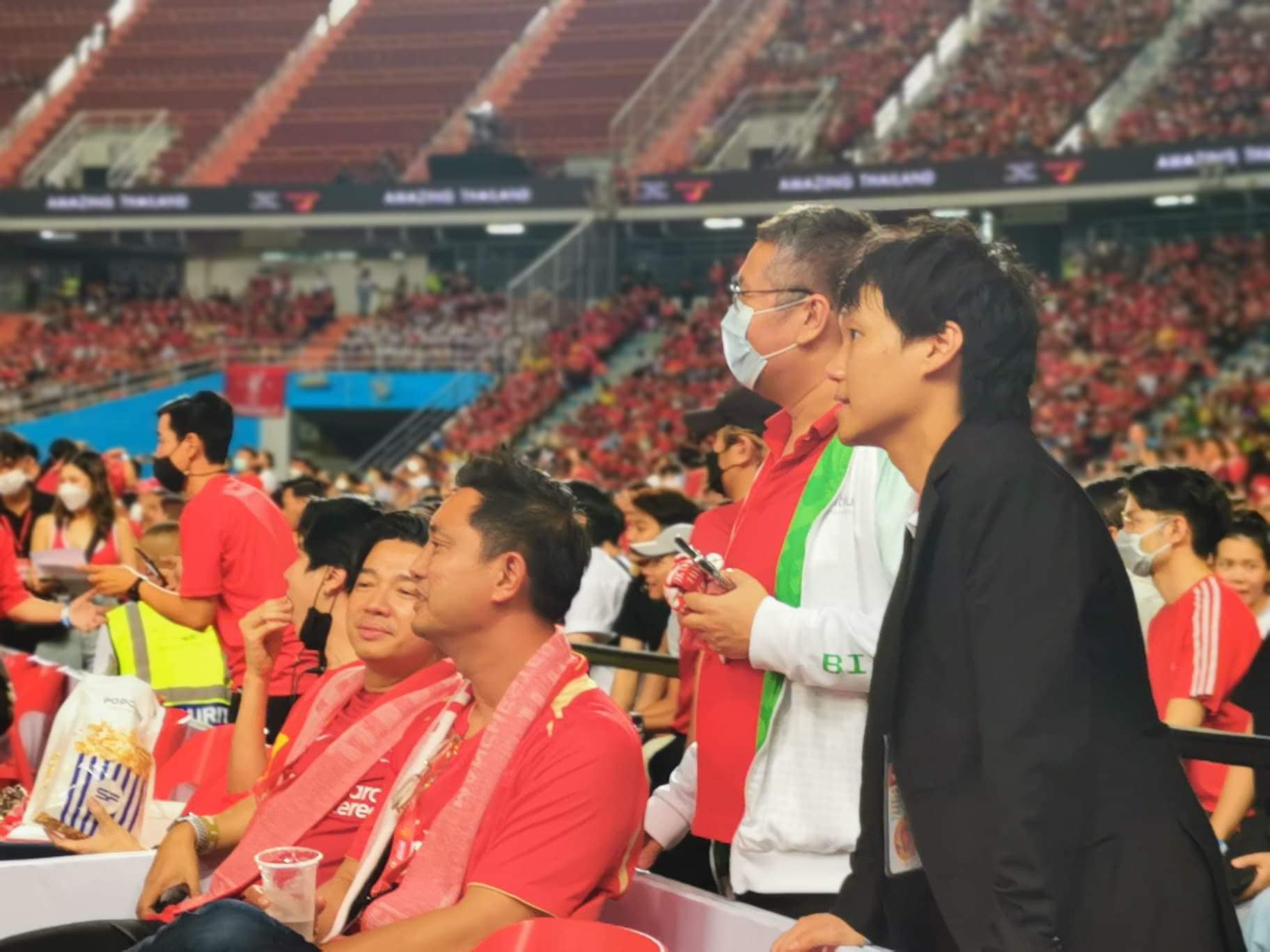 ผมขอขอบคุณทีมงาน Google ทุกท่านที่ให้การต้อนรับอย่างอบอุ่นนะครับ ผมรู้สึกเป็นยินดีเป็นอย่างยิ่งที่ได้มีโอกาสเยี่ยมเยือนออฟฟิศ Google ประเทศไ…