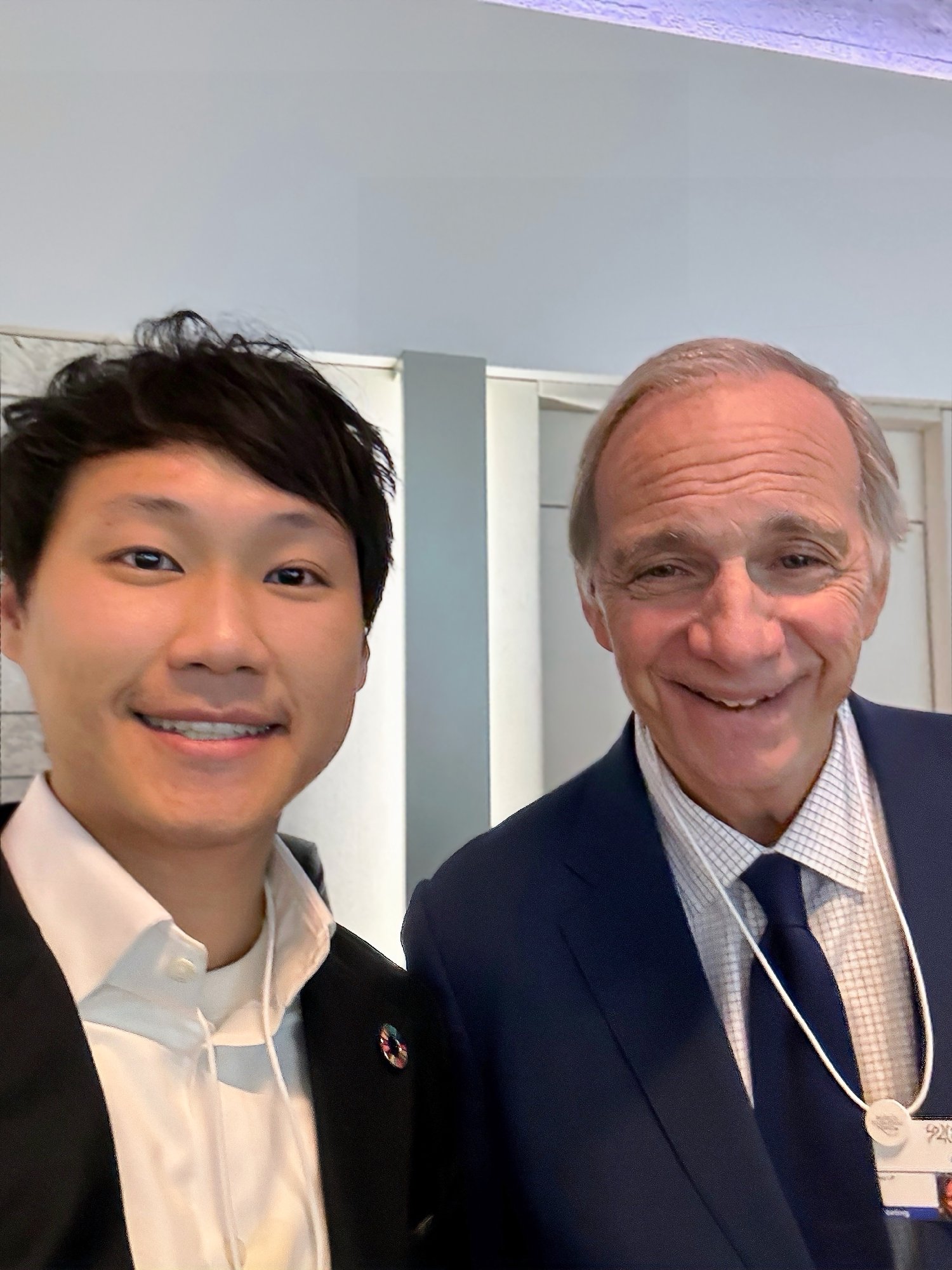 ดีใจที่ได้พบกับคุณ Ray Dalio ผู้ก่อตั้งบริษัท Bridgewater Associates บริษัทจัดการการลงทุนที่ใหญ่ที่สุดแห่งหนึ่งของโลกอีกครั้งในงานปีนี้ด้วยค…