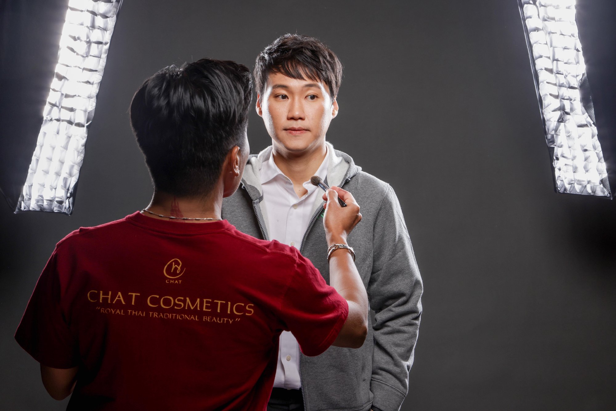 Stay tuned! แล้วพบกันเร็ว ๆ นี้ครับ Photograph by JAKAWIN PHOTOGRAPHY Make over by CHAT Cosmetics