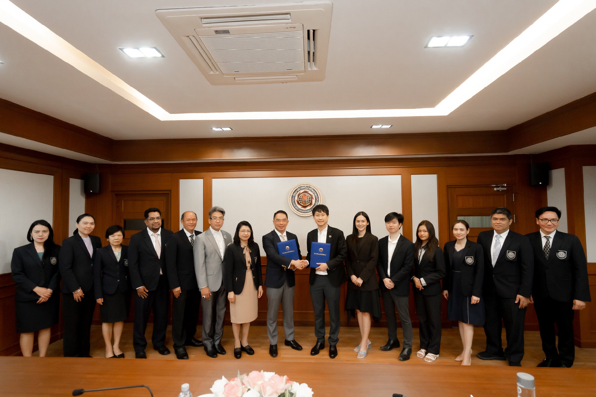 ภาพบรรยากาศจากพิธีลงนามบันทึกข้อตกลงความร่วมมือทางวิชาการ (MOU) ระหว่าง วิทยาลัยเทคโนโลยีสยาม (สยามเทค) และ บริษัท บิทคับแล็บส์ จำกัด ผมรู้ส…