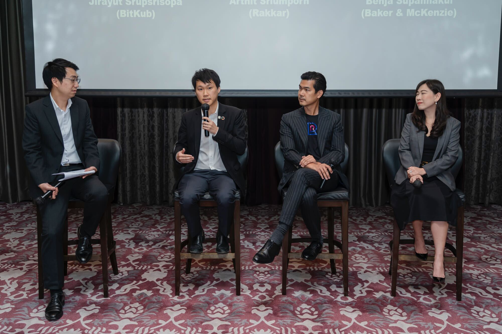 ผมรู้สึกยินดีเป็นอย่างยิ่งครับ ที่ได้รับเชิญจาก InvestHK ให้ได้มีโอกาสร่วมพูดคุยและรับประทานอาหารค่ำกับผู้บริหารและผู้ทรงคุณวุฒิหลายท่าน ผมห…