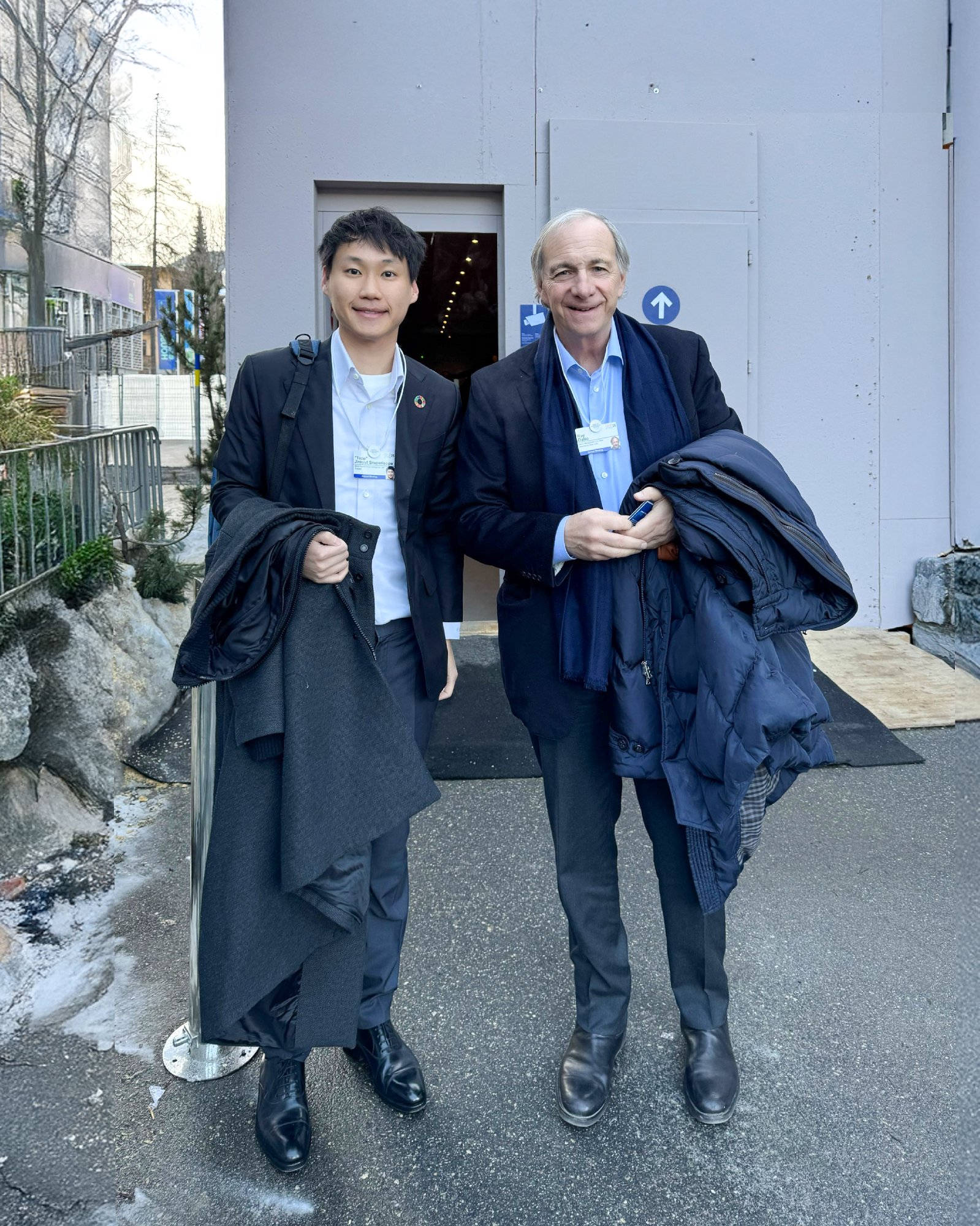 นับเป็นโอกาสครั้งที่ 3 ของผมที่ได้พบกับคุณ Ray Dalio ผู้ก่อตั้งบริษัท Bridgewater Associates บริษัทจัดการการลงทุนที่ใหญ่ที่สุดแห่งหนึ่งของโล…
