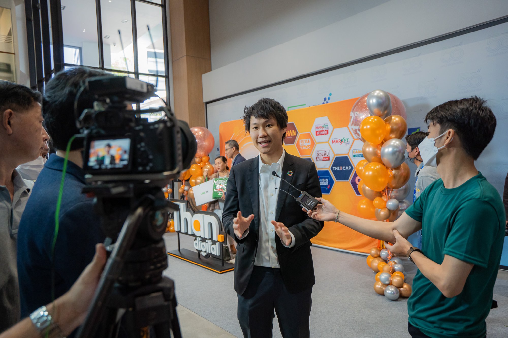 ขอขอบคุณฐานเศรษฐกิจ ที่เชิญผมไปร่วมสัมภาษณ์ถึงแนวคิดและประสบการณ์ต่าง ๆ มากมาย ภายในงานครบรอบ 43 ปี ฐานเศรษฐกิจครับ _______________ Thank yo…