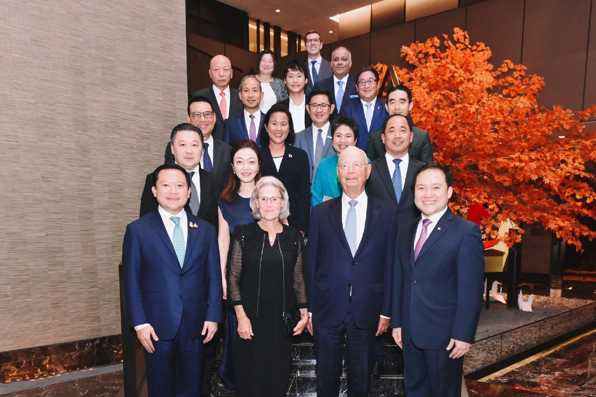 ผมรู้สึกยินดีเป็นอย่างยิ่งครับที่ได้ร่วมรับประทานอาหารค่ำกับ Professor Klaus Schwab ผู้ก่อตั้ง World Economic Forum รวมทั้งยังได้ร่วมพูดคุยก…
