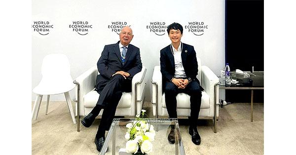 ท๊อป จิรายุส ร่วมถกคุณ Klaus Schwab ประธาน World Economic Forum เรื่องทิศทางสินทรัพย์ดิจิทัลและระบบการเงินในอาเซียน