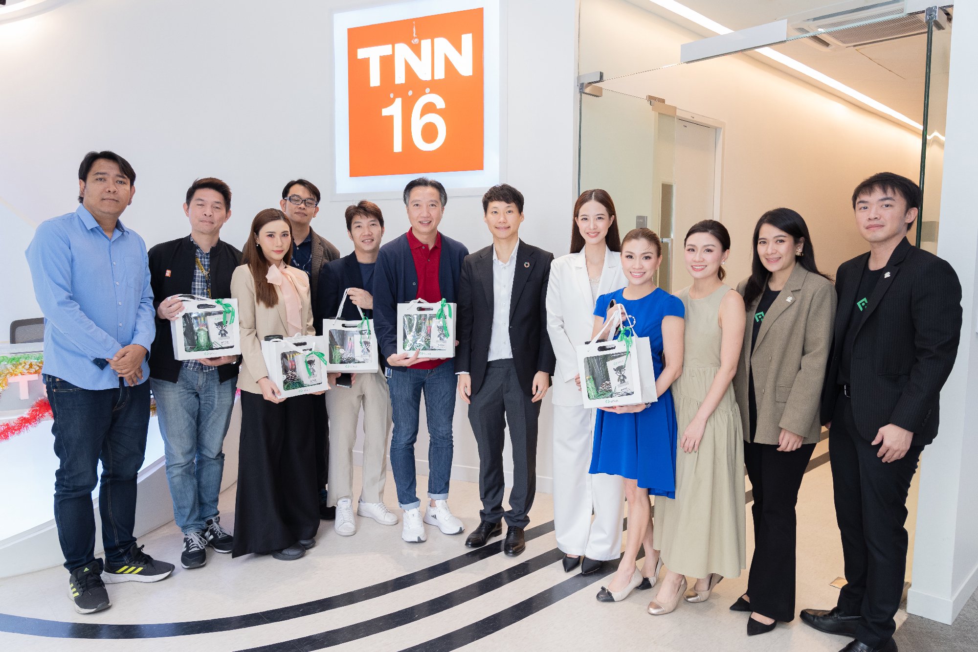 เนื่องในโอกาสขึ้นปีใหม่ ผมได้เดินทางไปเยี่ยมเยียนพี่ ๆ สื่อมวลชนช่อง TNN เพื่อสวัสดีและมอบของขวัญเป็นการขอบคุณทุกท่านที่ให้การสนับสนุนบิทคับ…