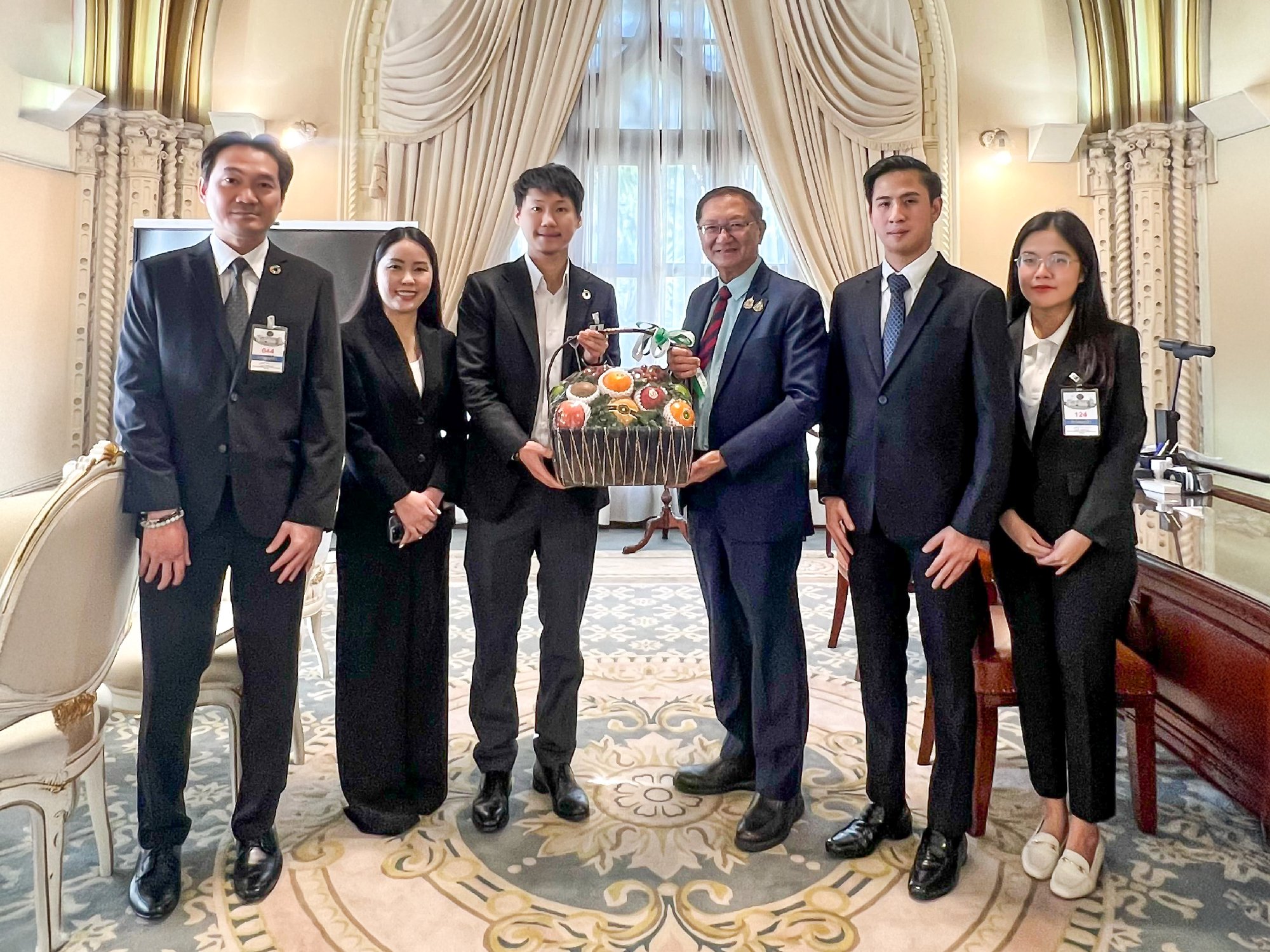 ขอขอบพระคุณท่านพรหมินทร์ เลิศสุริย์เดช (หมอมิ้ง) เลขาธิการนายกรัฐมนตรี ที่ให้โอกาสผมเข้าพบเนื่องในโอกาสวาระวันขึ้นปีใหม่ 2568 นี้ครับ