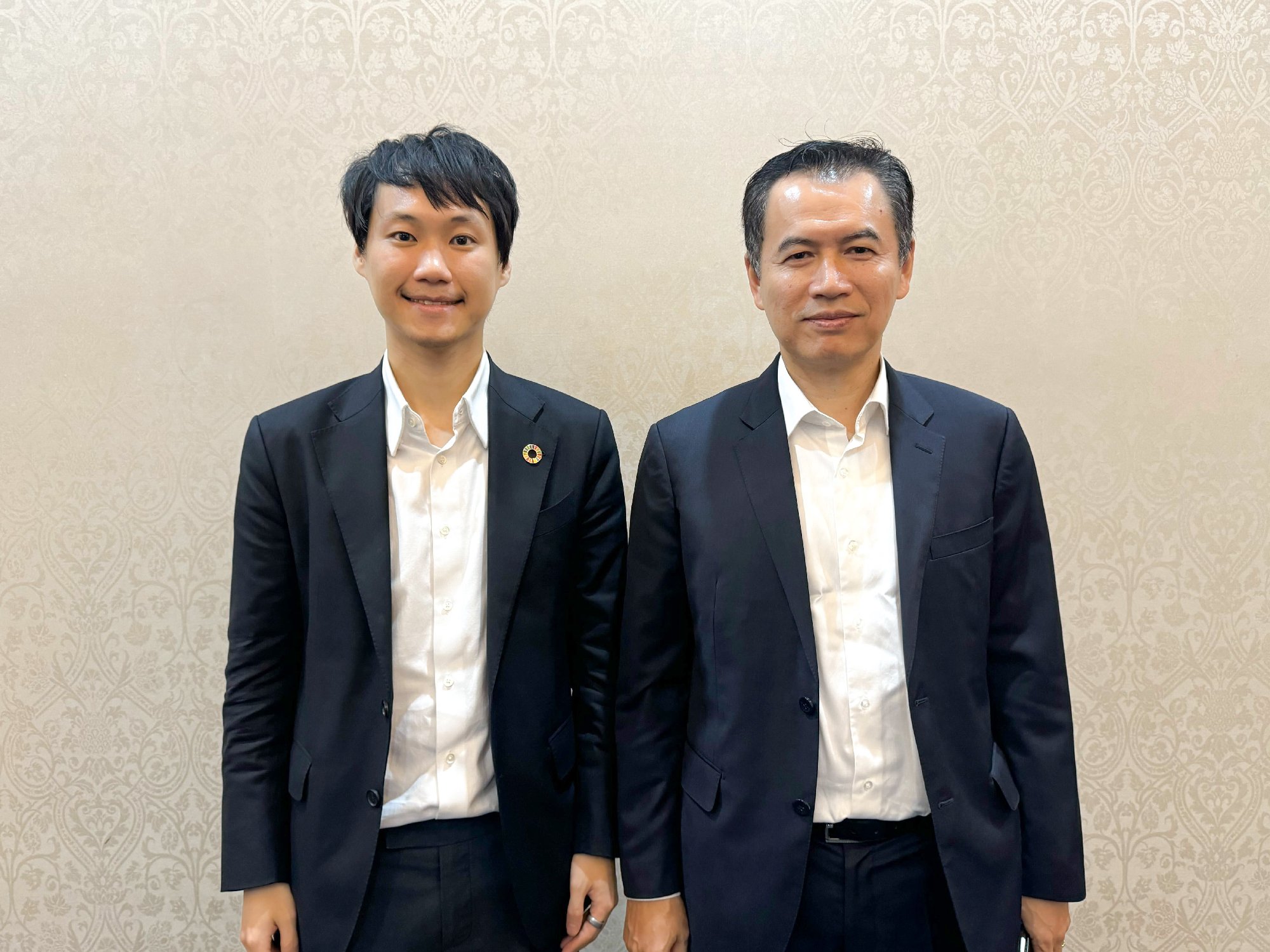 ผมรู้สึกยินดีอย่างยิ่งที่ได้พบและร่วมพูดคุยกับท่าน Malaithong Kommasith รัฐมนตรีว่าการกระทรวงอุตสาหกรรมและการพาณิชย์ คุณ Pheudsapha Phommasa…