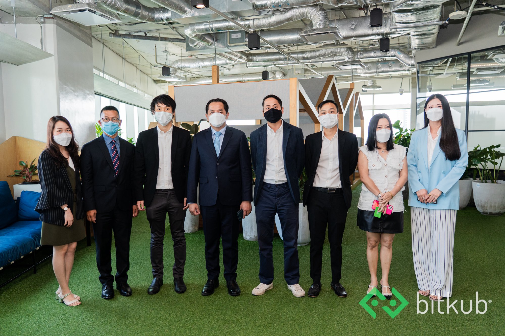 ขอขอบคุณ พล.ต.อ.ดร.สมยศ​ พุ่มพันธุ์ม่วง​ นายกสมาคมกีฬาฟุตบอลแห่งประเทศไทย​ ในพระบรมราชูปถัมภ์​ สำหรับของที่ระลึกที่มอบให้นะครับ ผมยินดีเป็นอ…