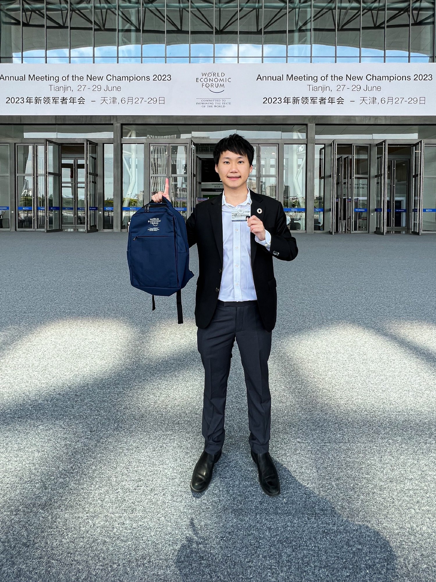 พร้อมครับ! คราวนี้ได้โอกาสมา Summer Davos ที่นครเทียนจิน สาธารณรัฐประชาชนจีน เป็นตัวแทนภาคเอกชนขึ้นพูดสองเวทีในครั้งนี้ครับ 💪