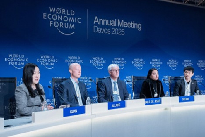 Topp Jirayut Joins WEF 2025 to Shape Finance's Future