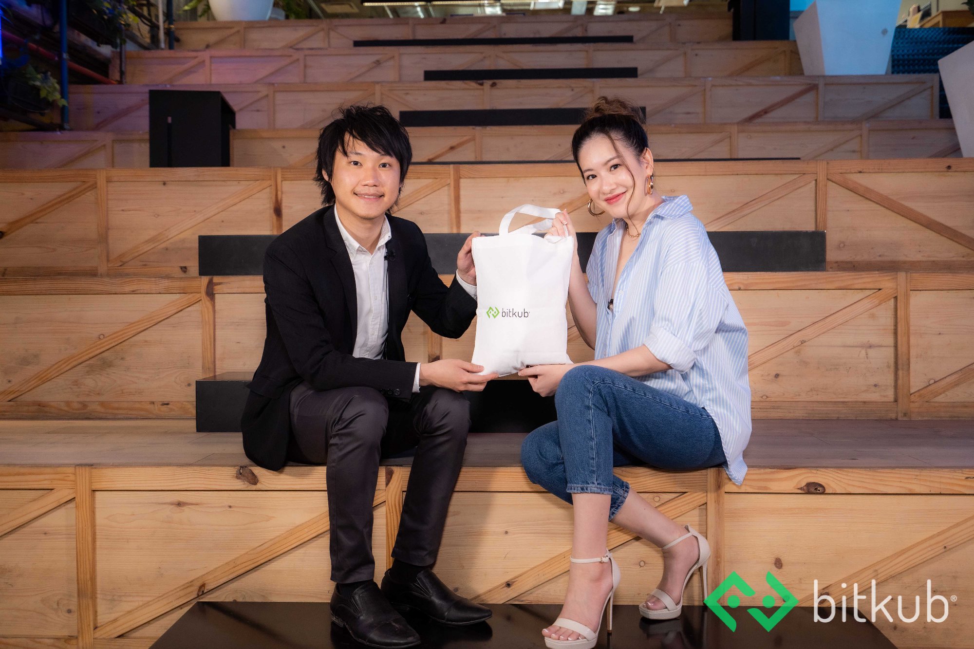 ขอแสดงความยินดีกับทาง RS GROUP ในการเปิดตัว Popcoin ที่ได้นำเทคโนโลยีบล็อกเชนและคริปโตมาใช้และพัฒนาต่อยอดธุรกิจบันเทิงเพื่อเปิดประสบการณ์ในร…