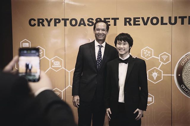 See Topp Jirayut Srupsrisopa's latest updates