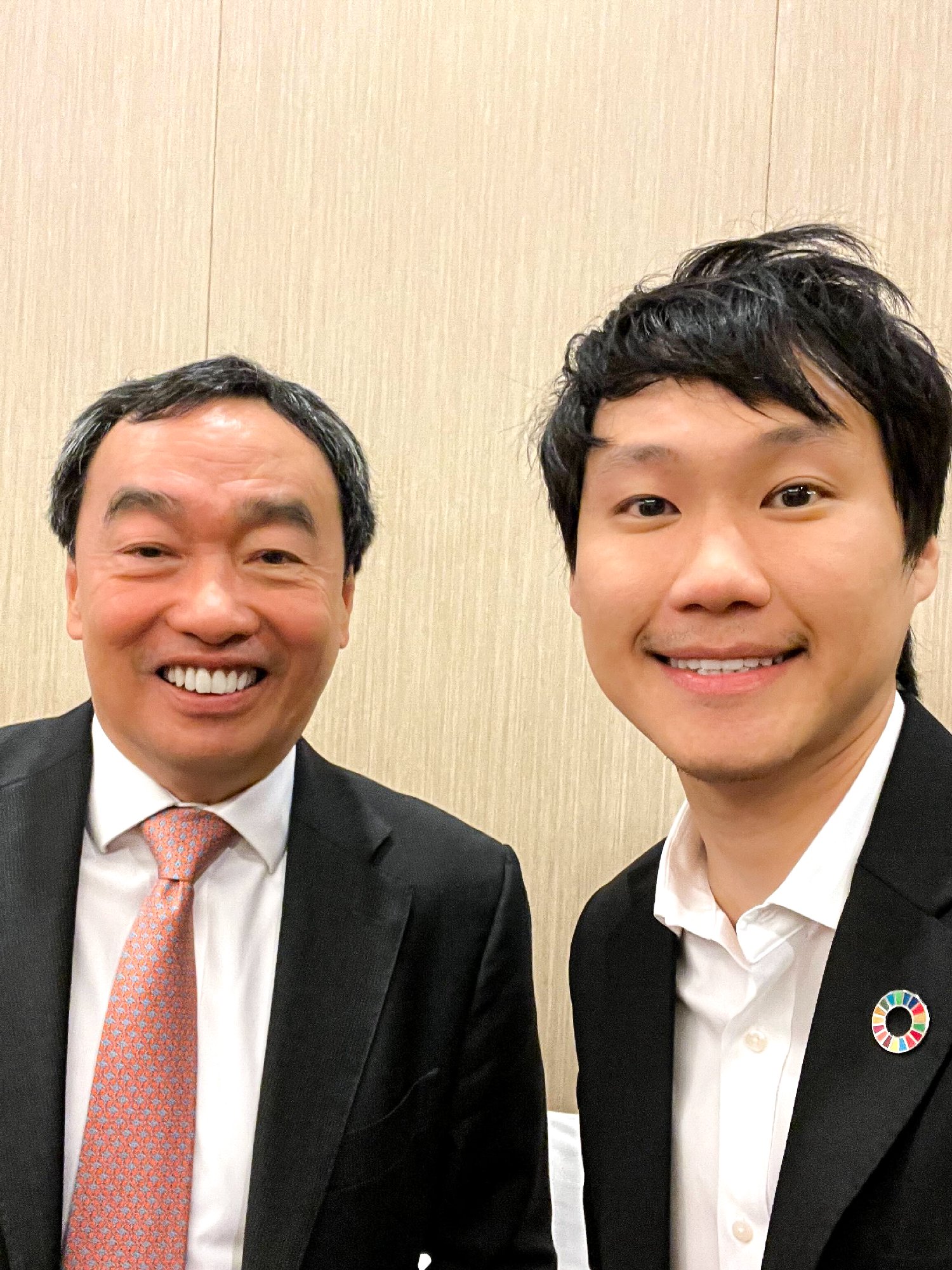 เก็บตกภาพบรรยากาศงาน 'ASEAN Future Generation Business Forum' ในวันที่ 2 กันยายนที่ผ่านมา ผมได้ร่วมถ่ายภาพกับ คุณ Frederic Dybuncio, CEO and…