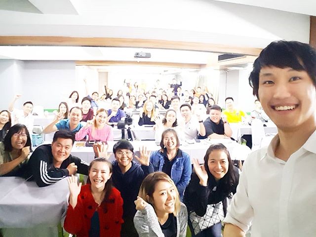 See Topp Jirayut Srupsrisopa's latest updates