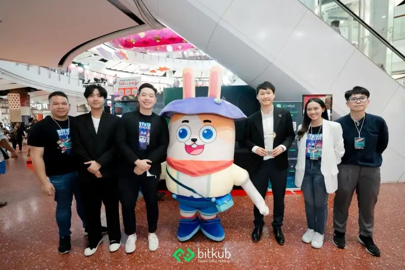 Top Jirayut receives the Business Inspiration Award, an inspirational businessman. Supporting the use of technology in the business world, connecting Thai-Japanese culture.
