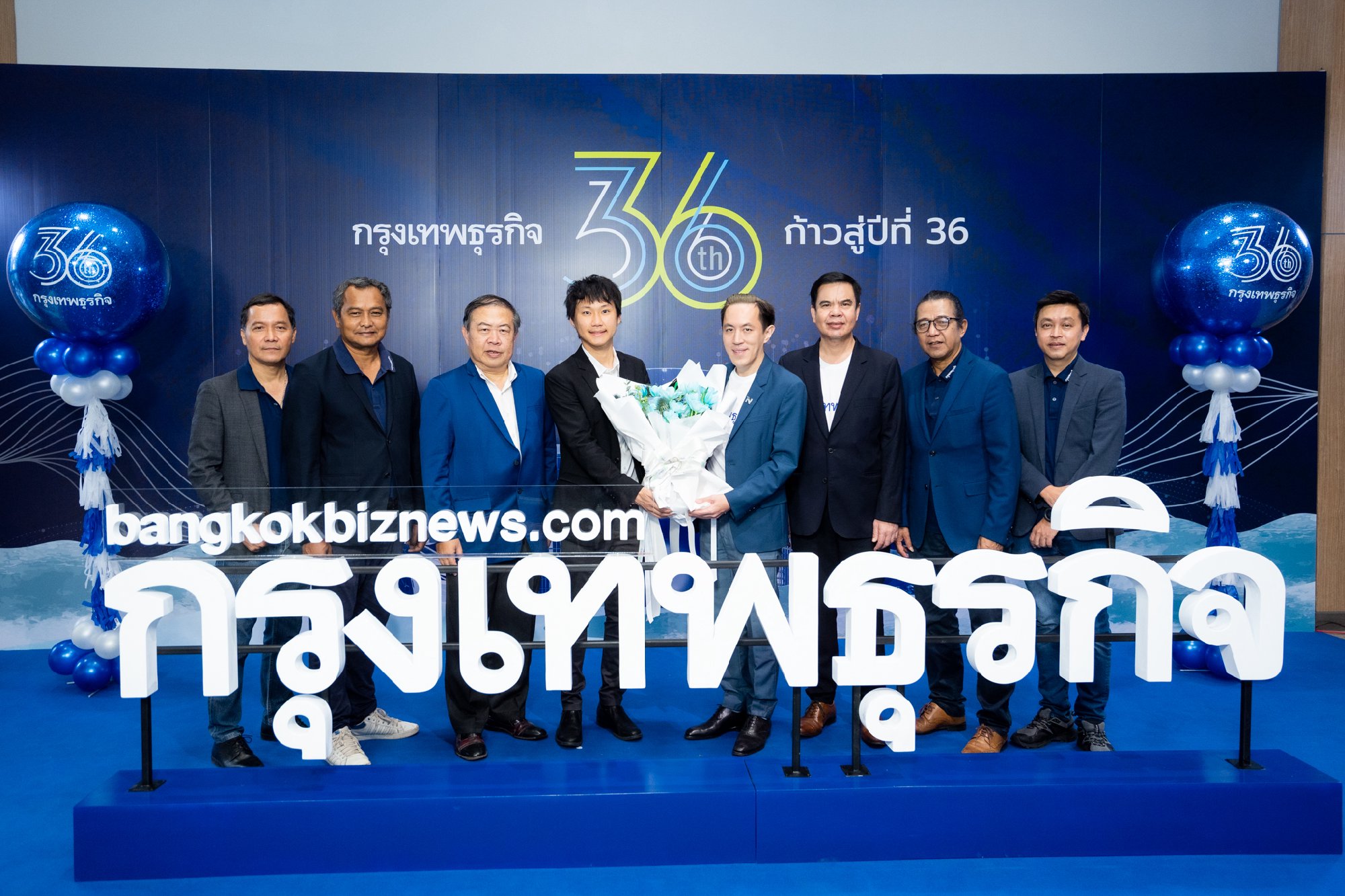 ผมขอแสดงความยินดีกับ สำนักพิมพ์กรุงเทพธุรกิจ เนื่องในโอกาสครบรอบ 36 ปีด้วยนะครับ และเป็นเกียรติอย่างยิ่งที่ได้รับเชิญไปร่วมงานในครั้งนี้ครับ