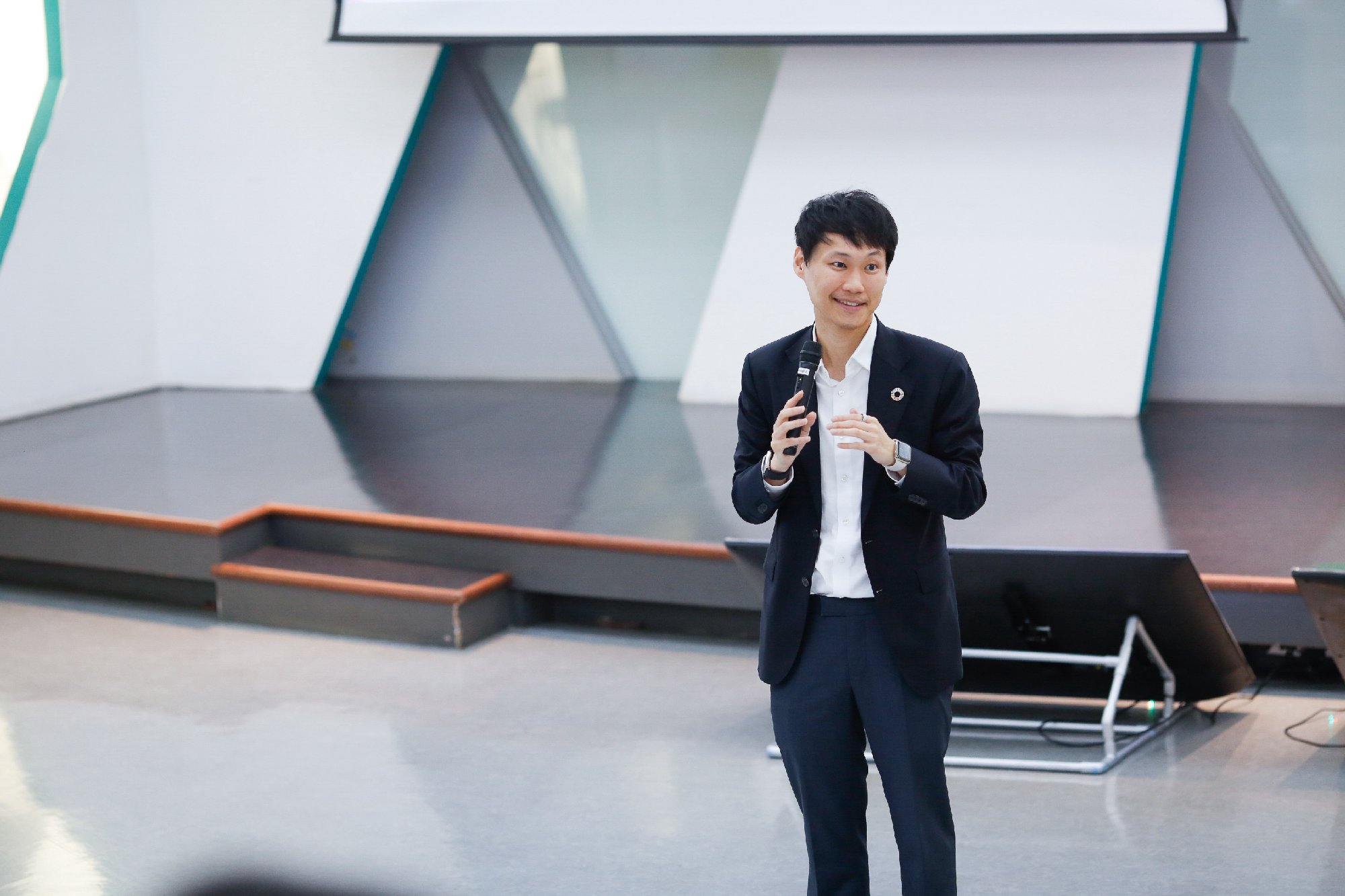 ภาพบรรยากาศจากงาน "Synnex - The Next Vision for Future" เมื่อวันที่ 10 ตุลาคมที่ผ่านมา ซึ่งผมได้เข้าร่วมบรรยายในหัวข้อ Wealth Management & I…