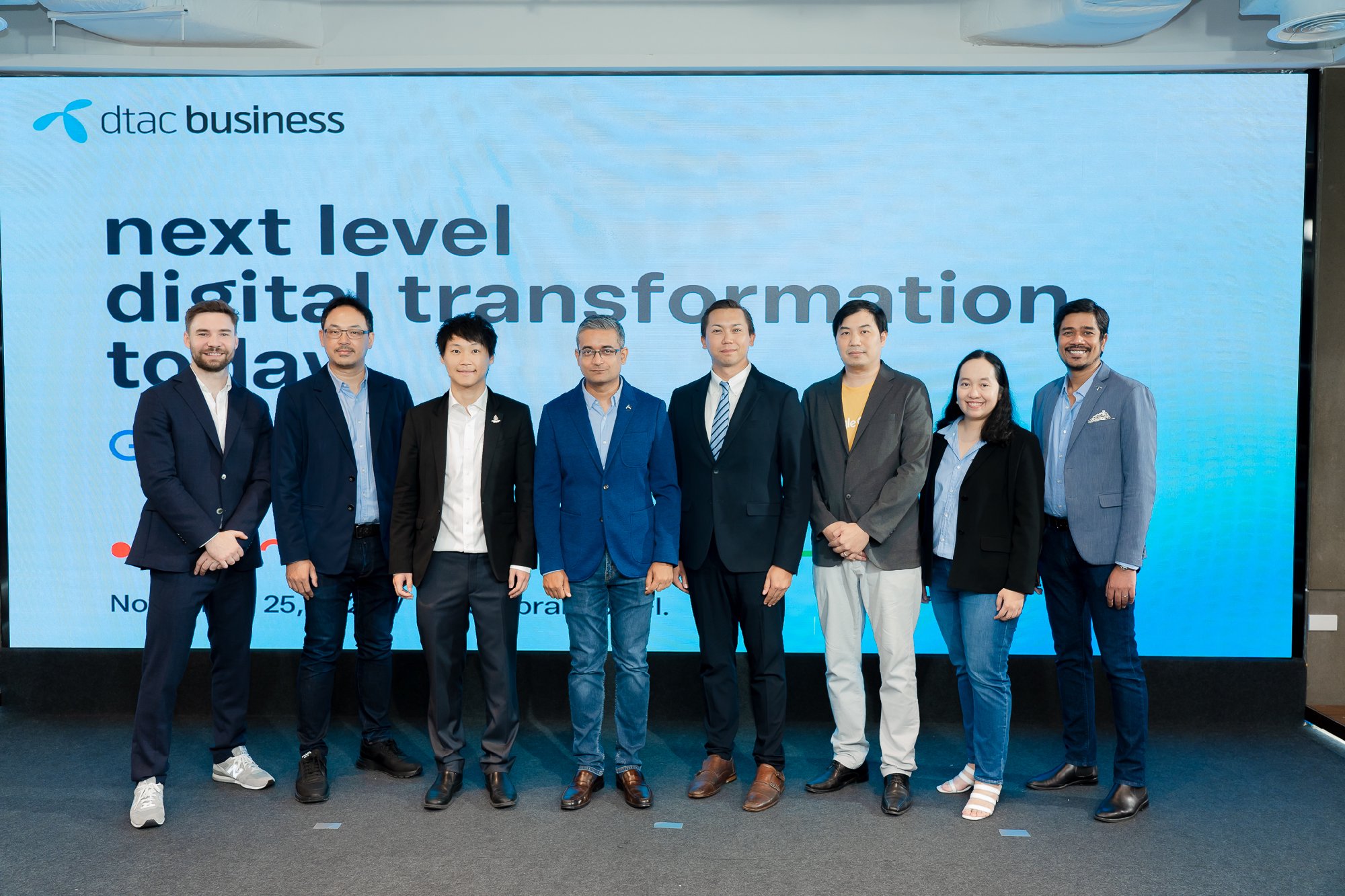 ผมขอขอบคุณทาง dtac Business ที่ให้เกียรติเชิญผมไปร่วมงานสัมมนา Next Level Digital Transformation Today และแชร์ไอเดียเกี่ยวกับแนวทางการนำเทคโ…