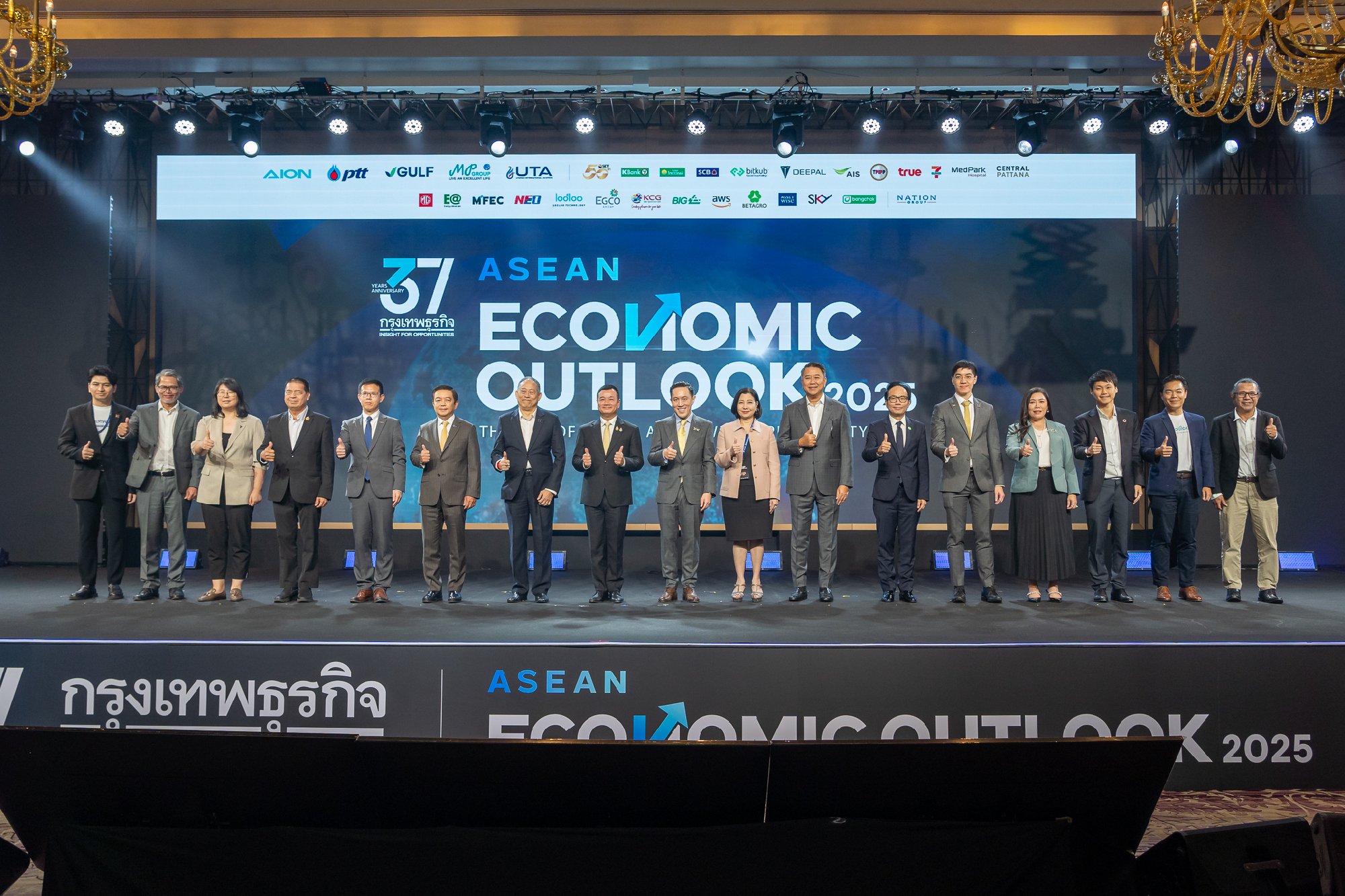 บรรยากาศเวทีกรุงเทพธุรกิจ ฟอรั่ม "ASEAN Economic Outlook 2025: The Rise of ASEAN, A Renewing Opportunity" โดยผมได้เข้าร่วมพูดคุยในหัวข้อ "Th…