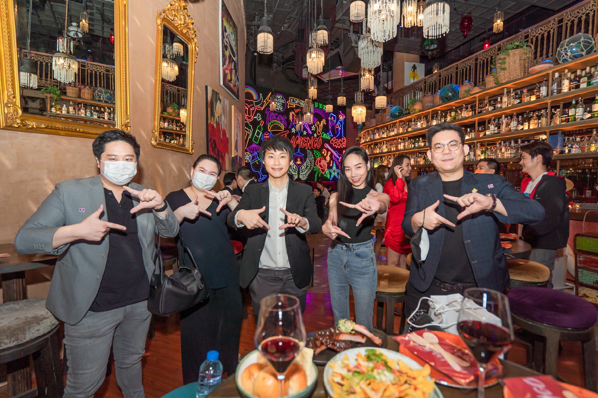มีใครเห็น Bitkub 🤝The Mall Group บนป้ายโฆษณาของ BITKUB M SOCIAL ผ่านหูผ่านตากันบ้างครับ วันนี้เริ่มติดให้เห็นกันแล้วนะครับทุกคน 🙂