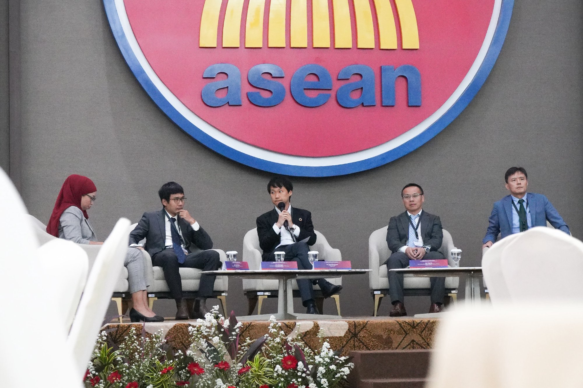 บรรยากาศงานงานประชุมอนาคตความสัมพันธ์อาเซียน-จีน (ASEAN-China Future Relations Forum) ที่ผ่านมา โดยผมได้มีโอกาสขึ้นเวทีเพื่อร่วมอภิปรายในหัว…