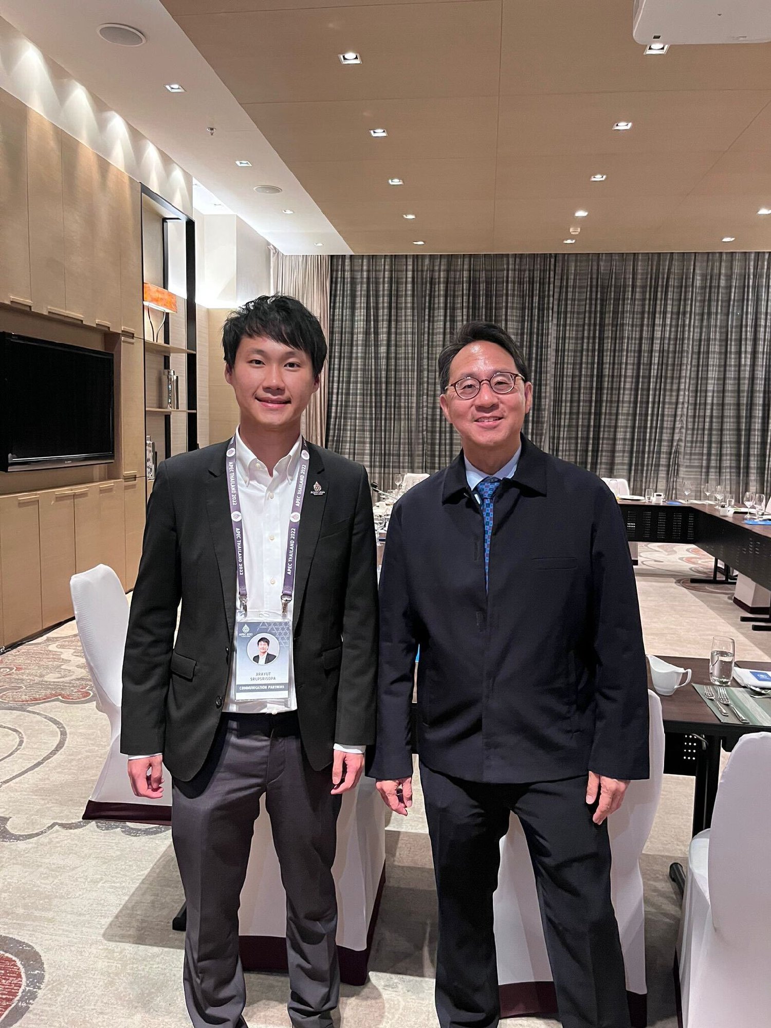ผมรู้สึกเป็นเกียรติอย่างยิ่งที่ได้มีโอกาสพบคุณ Curtis Chin ประธานฝ่ายปฏิบัติการแห่ง Milken Institute Asia และอดีตเอกอัครราชทูตสหรัฐฯ ประจำ A…
