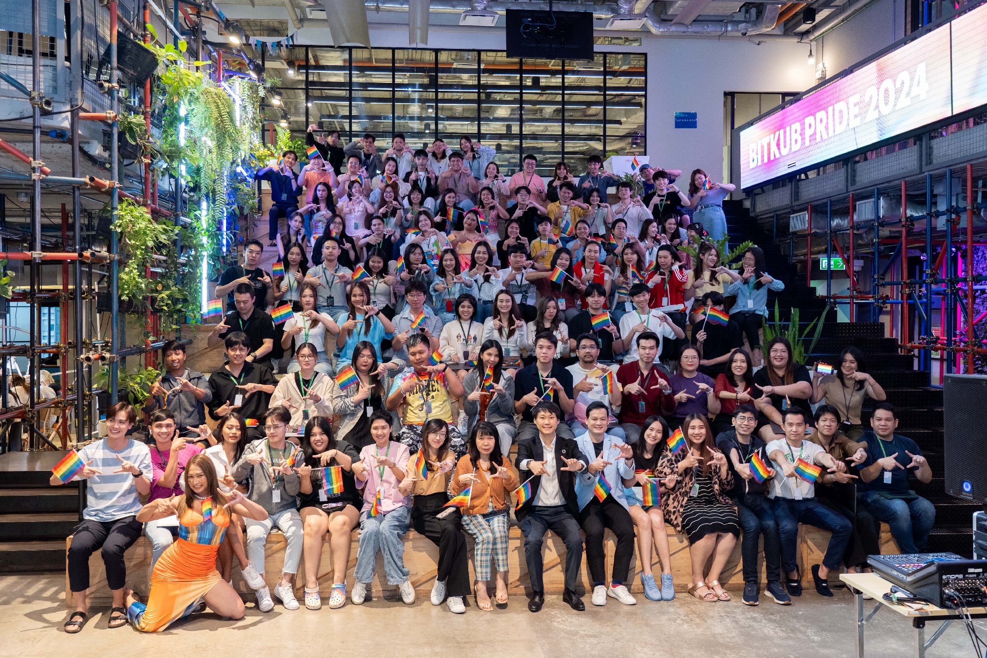 เก็บตกบรรยากาศงาน "OneBitkub Pride Day" กิจกรรมรวมพลชาว Bitkubers เพื่อฉลองเทศกาลเดือนแห่งความเท่าเทียม "Pride Month" ผมยินดีและดีใจอย่างยิ่…