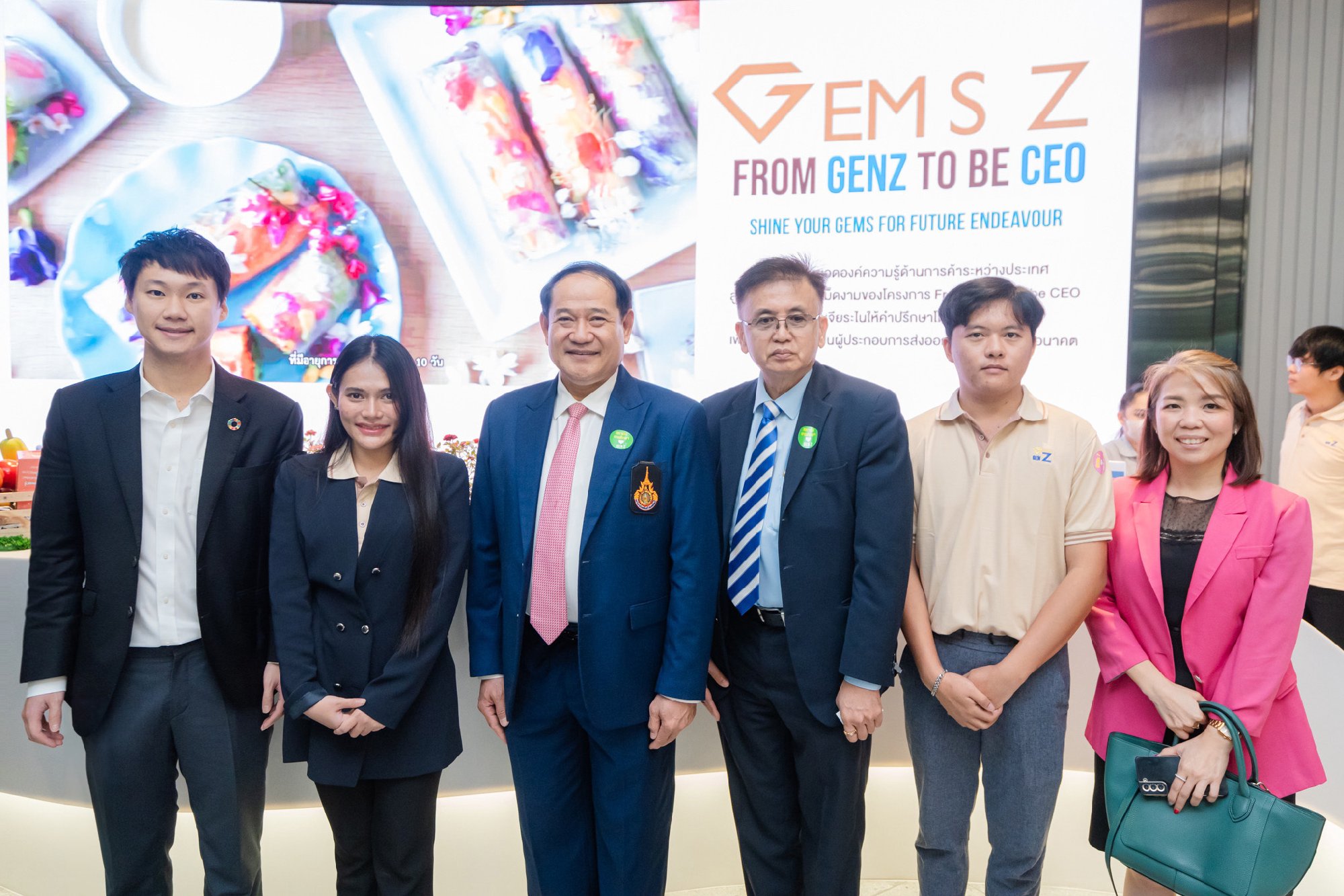 ผมขอขอบคุณทางโครงการ From Gen Z To Be CEO ประจำปี 2566 ที่ให้เกียรติเชิญผมไปร่วมมอบเกียรติบัตรในงานพิธีสรุปผลโครงการครับ และผมขอแสดงความยินด…