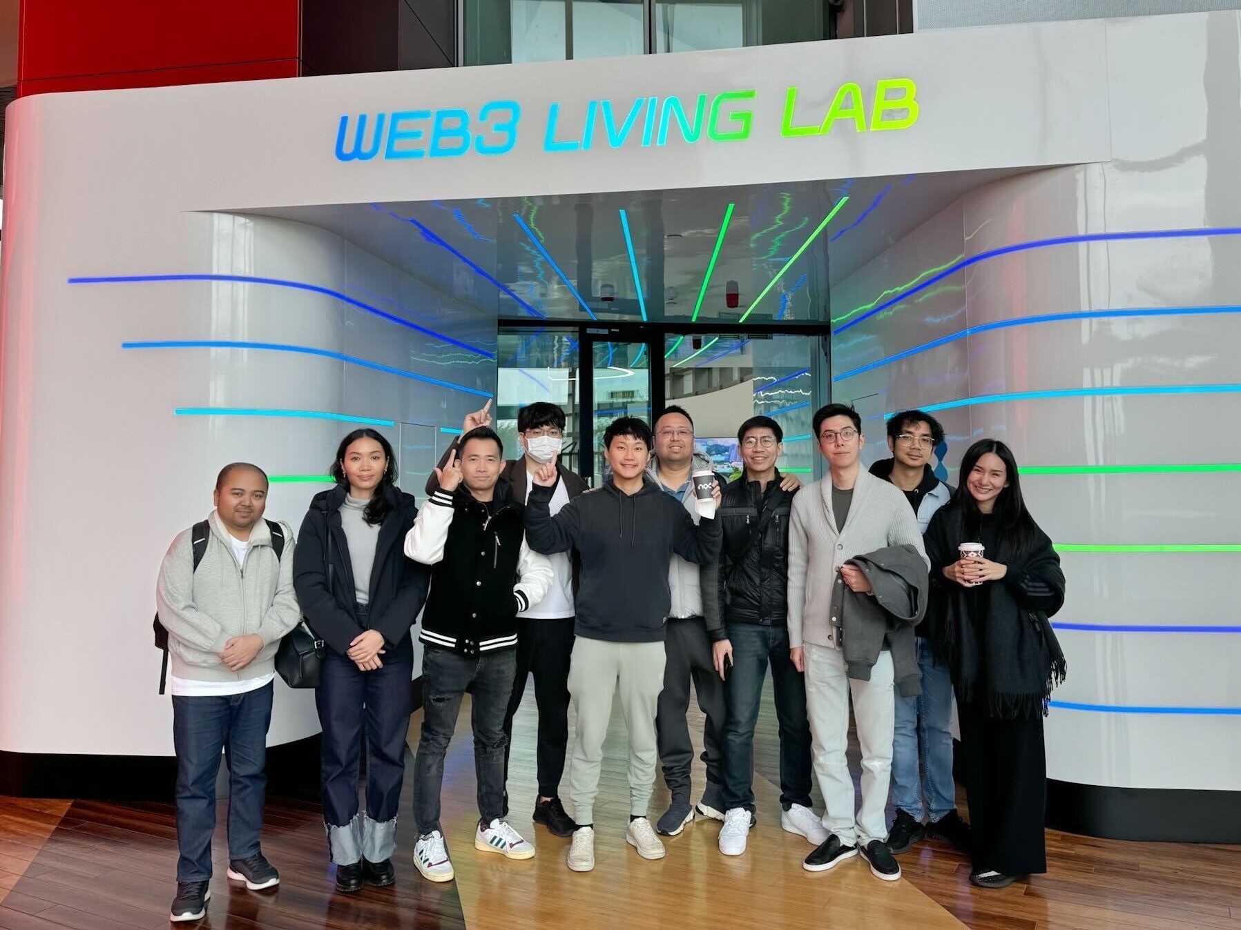 วันนี้ผมและทีมผู้บริหารกลุ่มบิทคับ ได้มีโอกาสเข้าเยี่ยมชม Cyberport ณ เกาะฮ่องกง ซึ่งขณะนี้ทางรัฐบาลกำลังส่งเสริมเพื่อสร้าง HUB ยุคใหม่ของธุ…