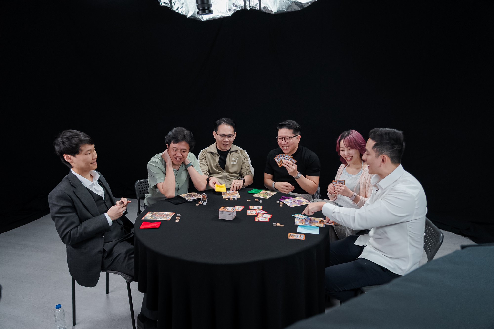 Take a look behind the scenes of Yok Gam Lang Len. Coach Noom, Khun Tap Rawis, Khun San, Khun CK, Khun Joe, and I faced off in the board gam…