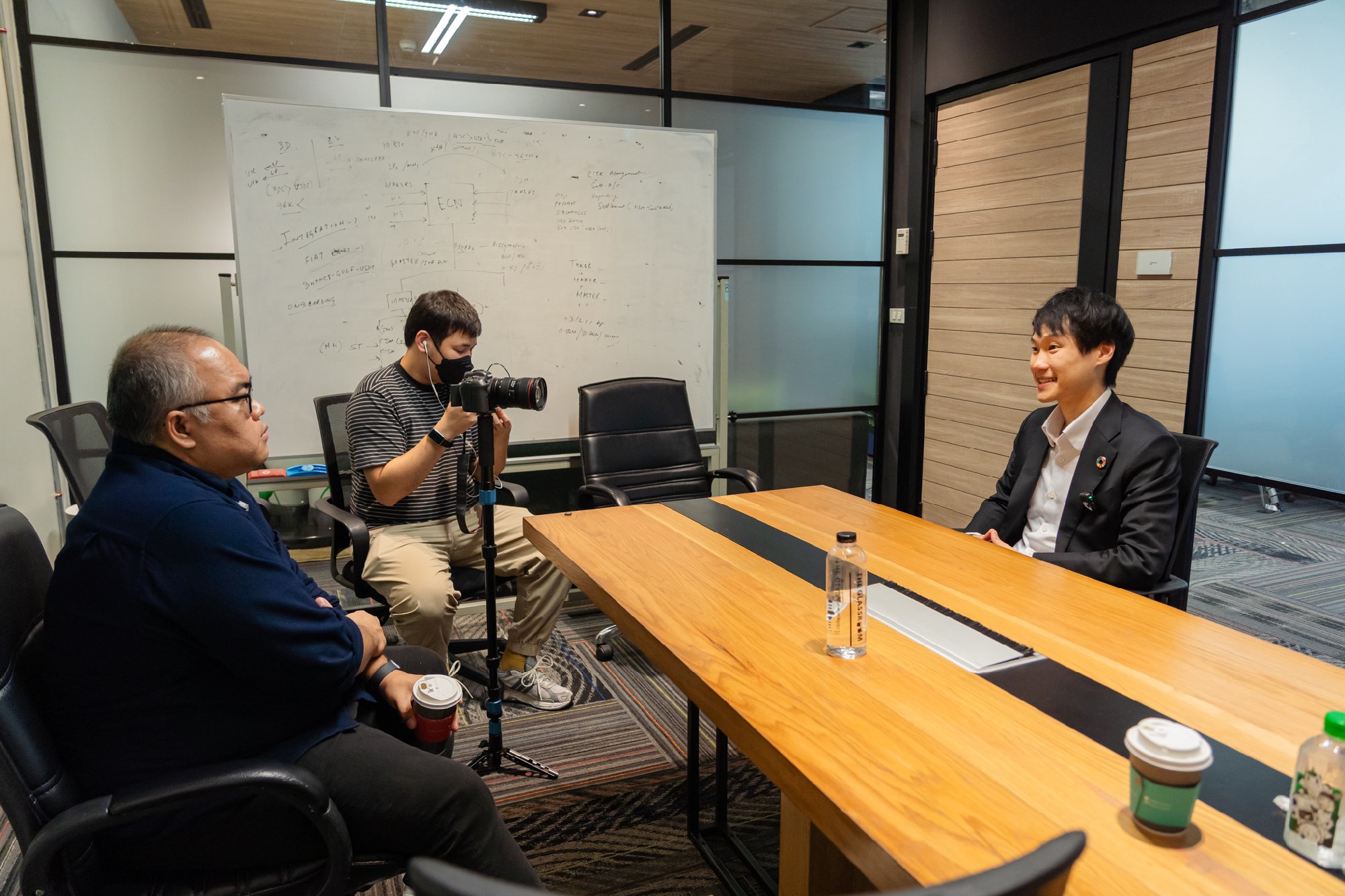 เบื้องหลังการสัมภาษณ์กับ Future Trends ในรายการ 'Executive Summary: ปีนี้องค์กรสอนฉันว่า' สารคดีที่มาสัมภาษณ์ผู้บริหารส่งท้ายปีในหัวข้อ '3 ส…