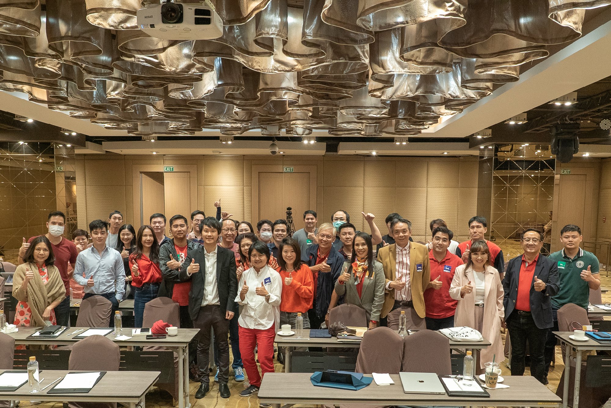 ผมขอขอบคุณผู้จัดโครงการอบรมนักลงทุน CSI ที่ให้เกียรติเชิญผมไปร่วมแบ่งปันประสบการณ์และแชร์ไอเดียด้านสกุลเงินดิจิทัล ให้แก่ผู้ร่วมหลักสูตรนักล…
