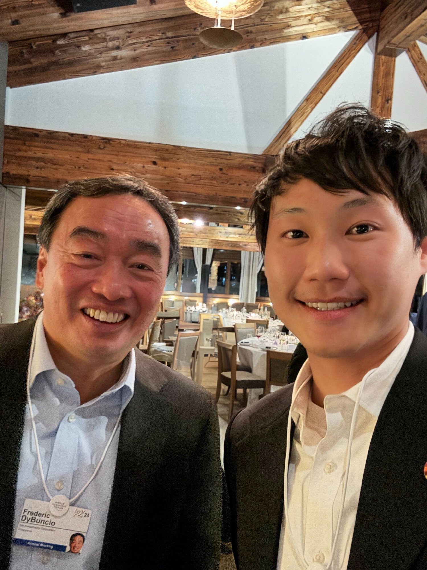 ผมรู้สึกดีใจที่ได้มีโอกาสพบกับคุณ Frederic C. Dybuncio ประธานเจ้าหน้าที่บริหาร SM Investments Corporation เจ้าของห้างสรรพสินค้า ซูเปอร์มาร์เ…