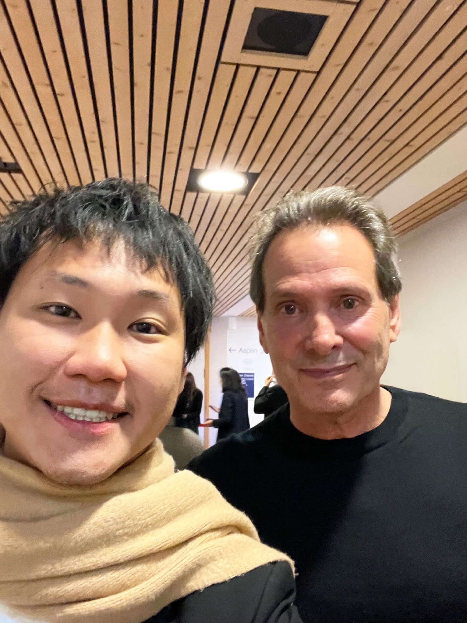 ผมรู้สึกยินดีอย่างมากที่ภายในงาน WEF ปีนี้ ผมได้มีโอกาสพบคุณ Dan Schulman ประธานและซีอีโอแห่ง PayPal บริษัทผู้บุกเบิกการจ่ายเงินผ่านระบบอิเล…