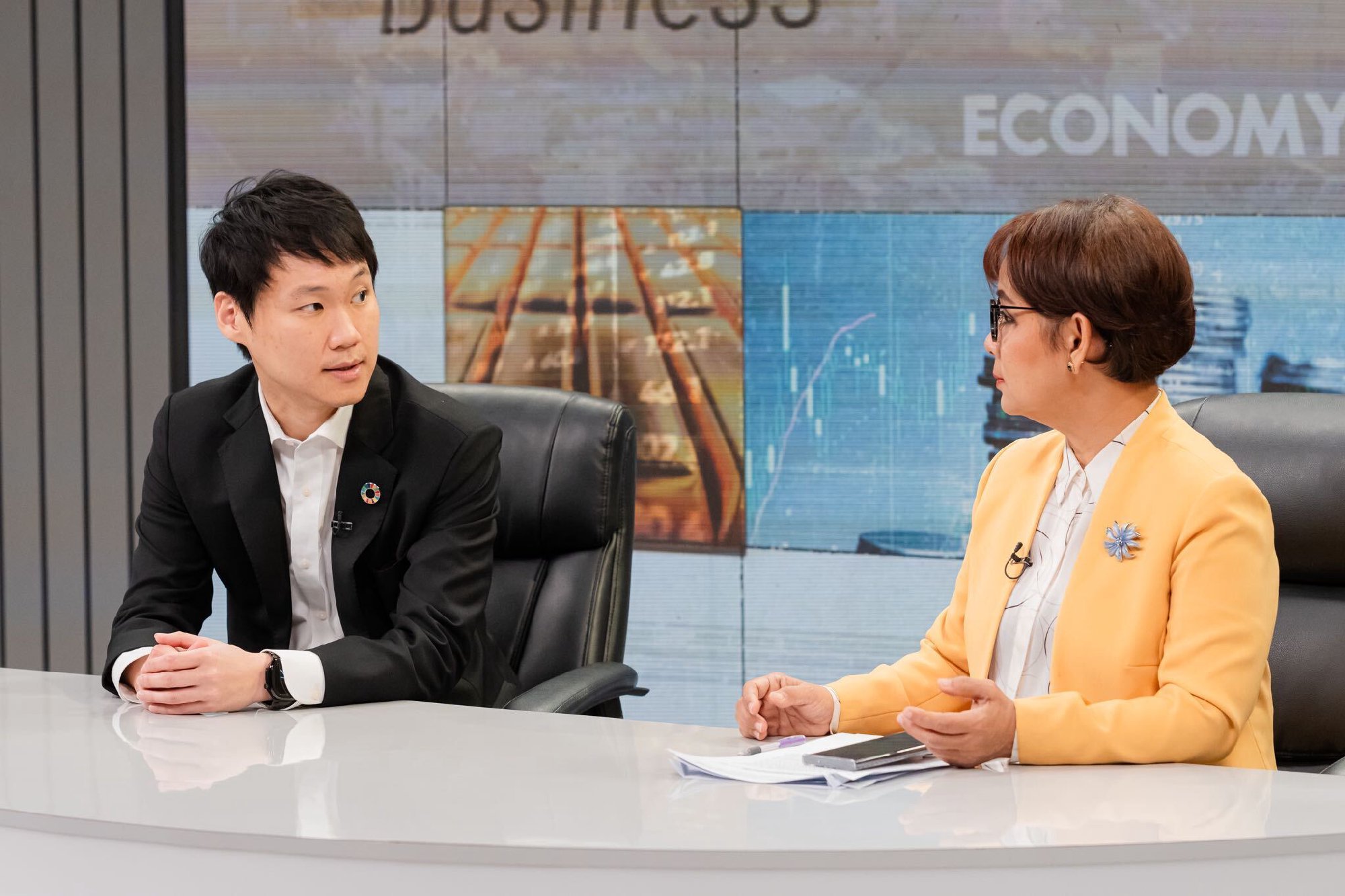 วันจันทร์ที่ผ่านมาผมได้รับเชิญไปร่วมพูดคุยพร้อมถกประเด็นในรายการ World Econ Talk กับหัวข้อ Digital Trend 2024 โอกาสของเศรษฐกิจดิจิทัล ทุกคนส…