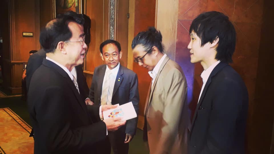 เป็นเกียรติที่ได้ร่วมถ่ายรูปกับคุณอาคม เติมพิทยาไพสิฐ รัฐมนตรีว่าการกระทรวงการคลังครับ