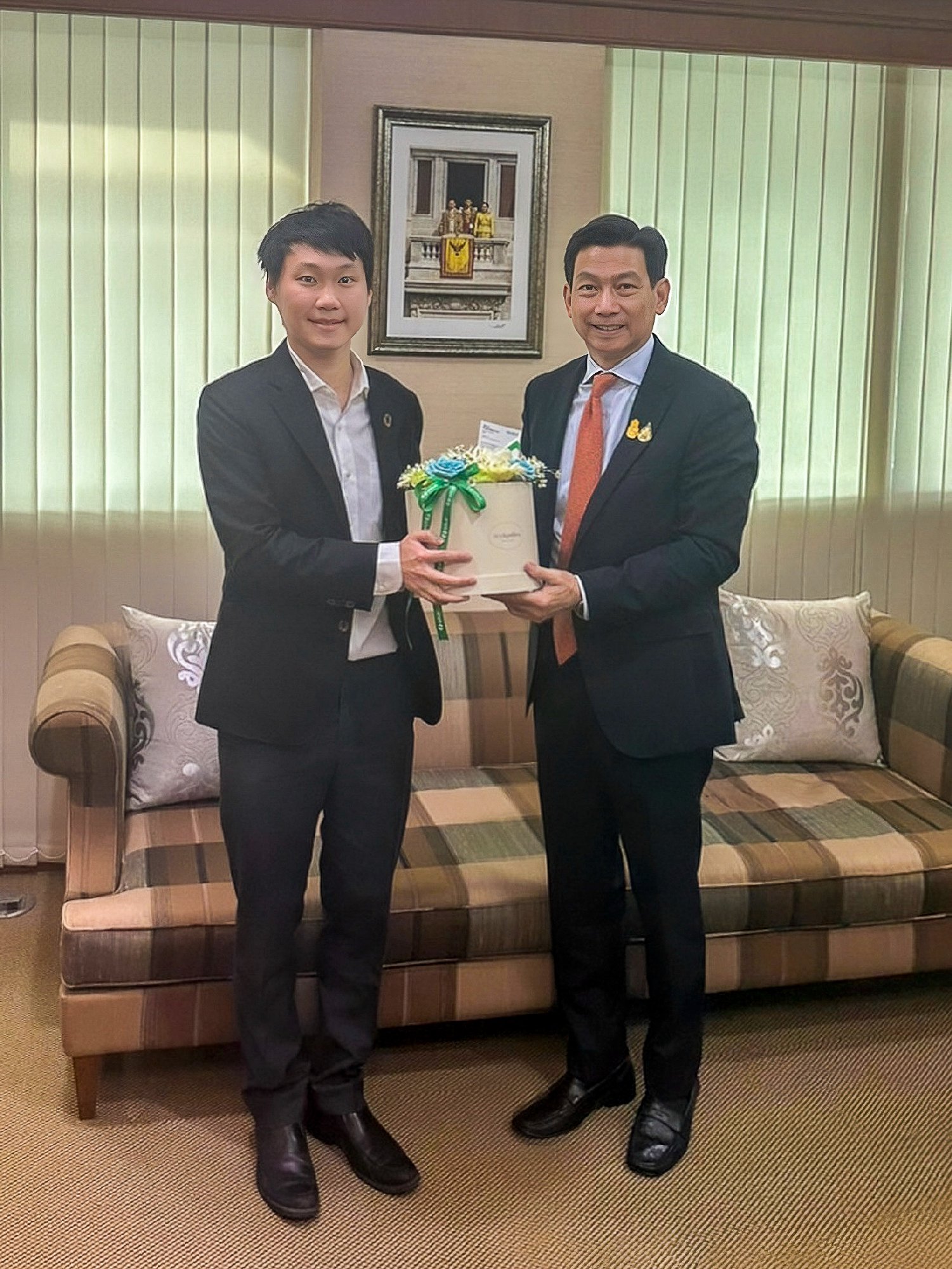 ผมขอขอบคุณสำหรับโอกาสและเป็นเกียรติอย่างยิ่งที่ได้เข้าพบ ดร.ปานปรีย์ พหิทธานุกร รองนายกรัฐมนตรีและรัฐมนตรีว่าการกระทรวงการต่างประเทศ พร้อมแส…