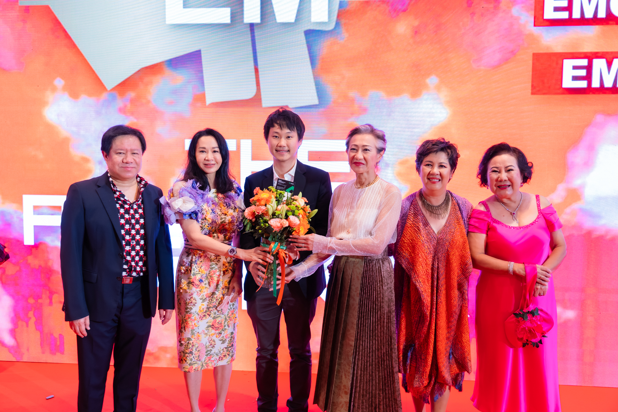 ผมขอแสดงความยินดีกับทาง The Mall Group ในการเปิดตัวโครงการ THE EMSPHERE และโครงการ THE EMDISTRICT อย่างเป็นทางการด้วยนะครับ 🙏🙂