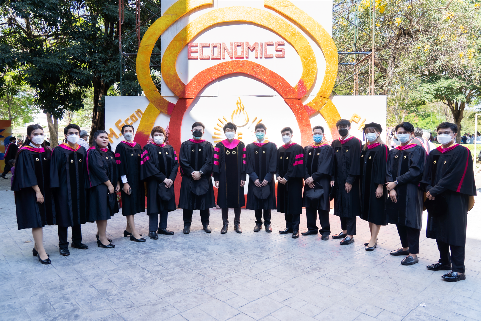 ขอนำภาพบรรยากาศพิธีประสาทปริญญามหาวิทยาลัยรังสิต ประจำปี 2564 มาให้ทุกท่านชมนะครับ และผมขอขอบคุณ ศาสตราจารย์เกียรติคุณ ดร.พรชัย มาตังคสมบัติ…