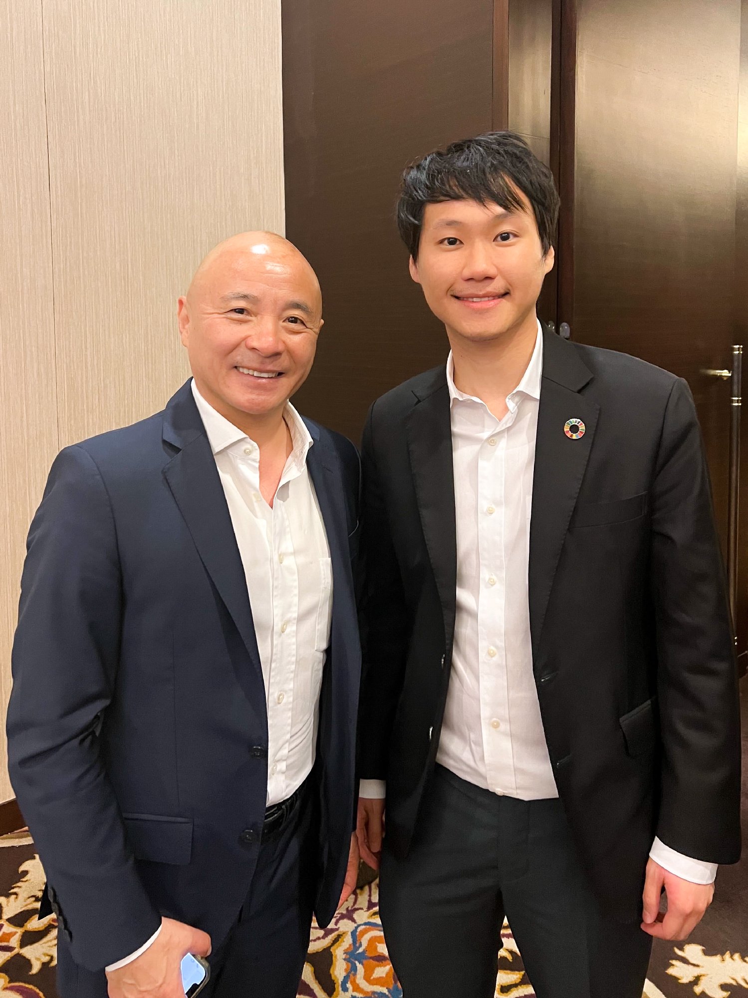 เก็บตกภาพบรรยากาศงาน 'ASEAN Future Generation Business Forum' ในวันที่ 2 กันยายนที่ผ่านมา ผมได้ร่วมถ่ายภาพกับ คุณ Leiming Chen Senior Vice P…